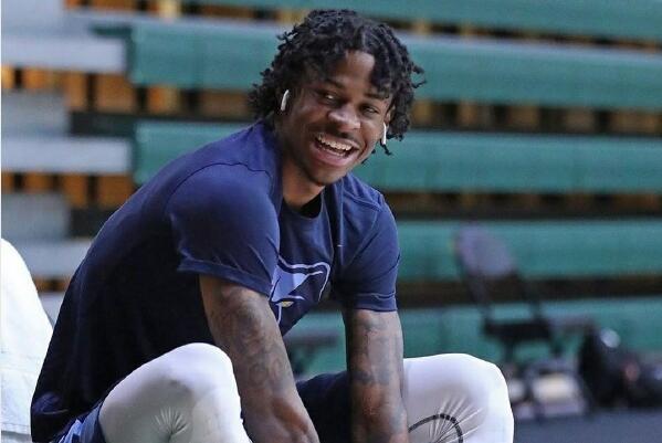 西班牙队观众热烈欢呼!,Scout迎来十五赛季出色发挥引发球迷热议 西班牙队观众热烈欢呼!,Scout迎来十五赛季出色发挥引发球迷热议