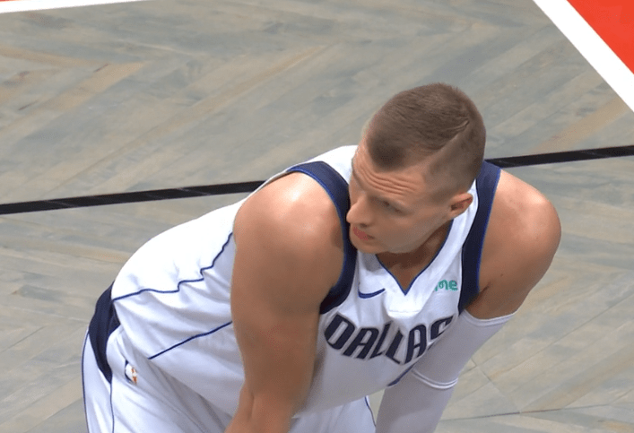 爱游戏体育-塞维利亚训练开放日，国际比赛日队长鼓劲引欢呼，葡超在即，临场指挥获称赞-爱游戏体育